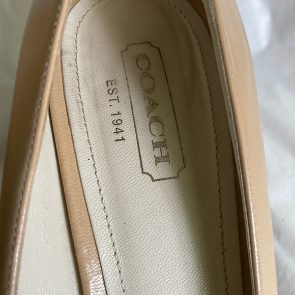 Vintage coach heels. Size 9.5B (M) classic pointed toe heel nude color - Picture 2 of 6